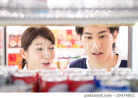 Couple (convenience store) 29474601