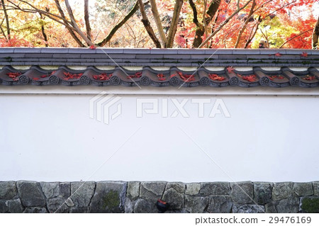 Japan Wall with old tiled roof with maple tree Japan Wall with old tiled roof with maple tree 29476169