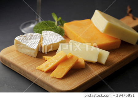 Cheese and wine 29476951