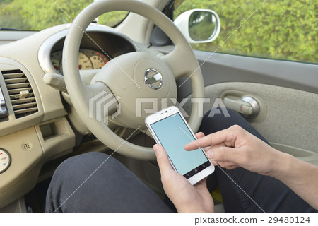 Driving and smartphones 29480124