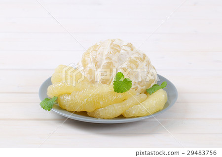 peeled and sliced pomelo 29483756