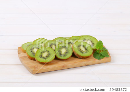 slices of ripe kiwi slices of ripe kiwi 29483872
