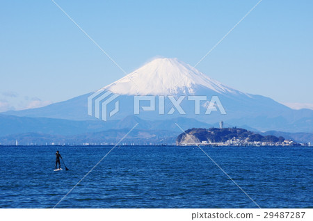 View of Mt.Fuji on a sunny winter day over Enoshima from the Zushi Coast (Kanagawa Prefecture) 29487287