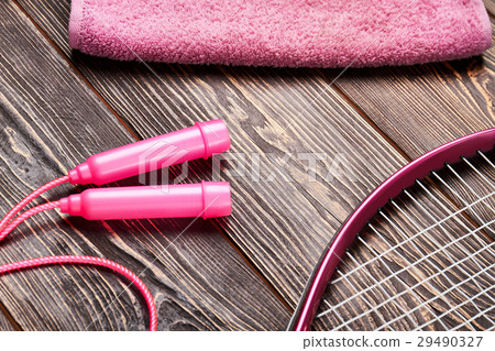 Towel, skipping rope and racket. 29490327