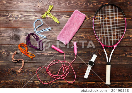 Shoelaces, racket and skipping rope. 29490328
