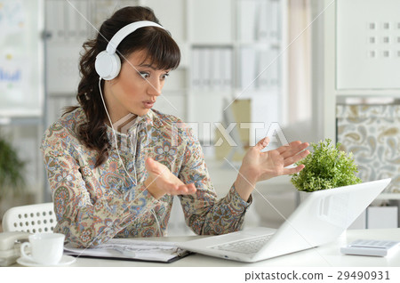 Young businesswoman with headphones 29490931