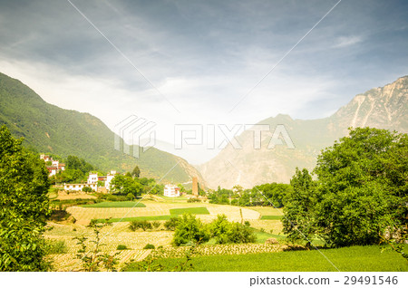 Tibetan village Zhonglu in China 29491546