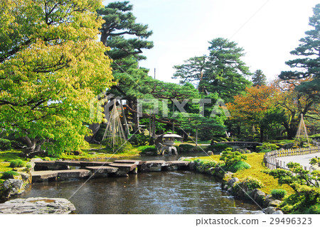 Autumn Kenrokuen and Funagaibashi 29496323