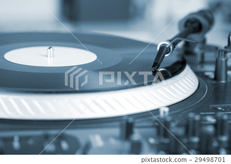 DJ needle on spinning turntable 29498701