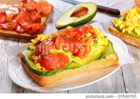 open sandwich with omelette, avocado and salmon 29500765
