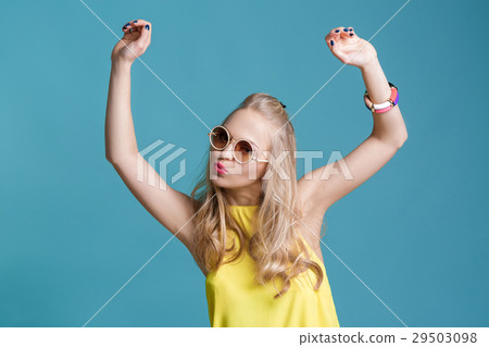 portrait of beautiful blond woman in sunglasses 29503098