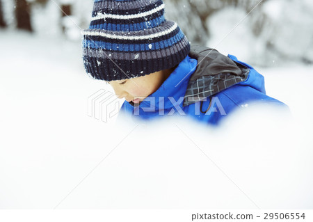 Children playing in the snowy country 29506554