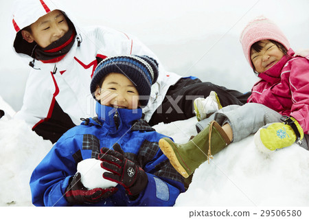 孩子們在白雪皚皚的國家 孩子們在白雪皚皚的國家 29506580