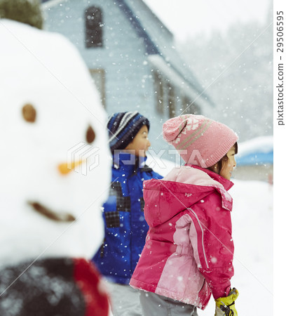Children playing in the snowy country 29506595