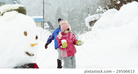 Children playing in the snowy country 29506613