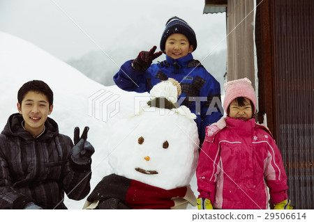 孩子們在白雪皚皚的國家 孩子們在白雪皚皚的國家 29506614