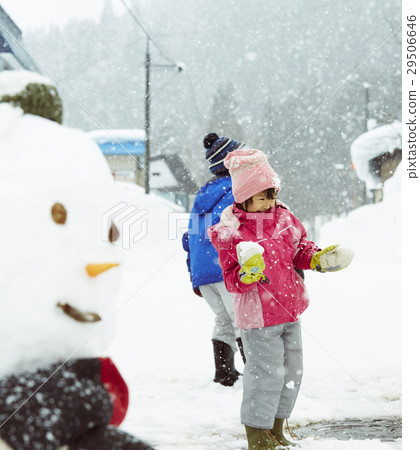 孩子們在白雪皚皚的國家 孩子們在白雪皚皚的國家 29506646