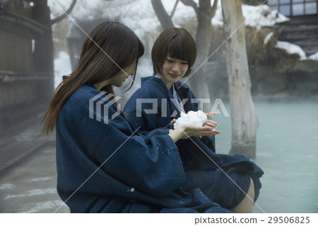 Ladies travel Snowscape hot spring Ladies travel Snowscape hot spring 29506825