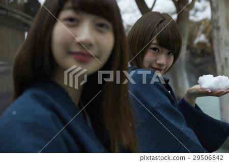 Ladies travel Snowscape hot spring 29506842