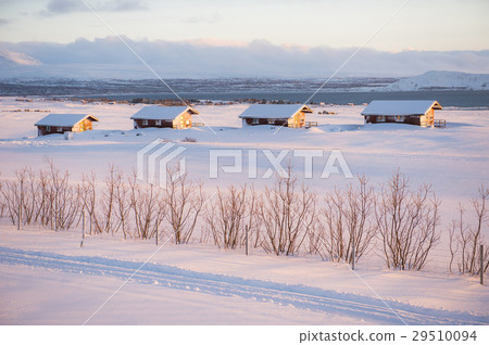 Icelandic cottages in winter covered with snow 29510094