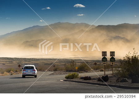 Road trip in Death Valley national park. 29510394