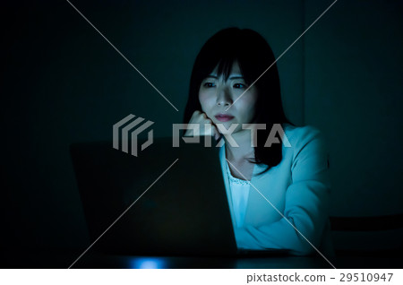 超時工作的女商人 超時工作的女商人 29510947