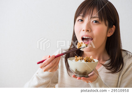 吃納豆米的一個少婦 29510958