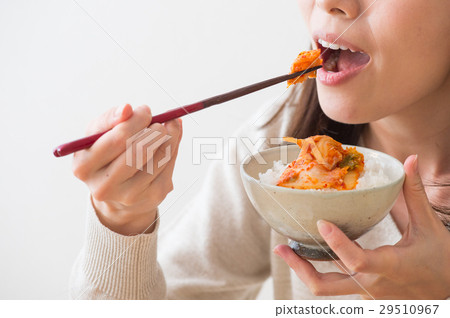 Female hand to eat kimchi 29510967