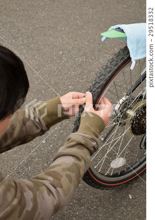 Boys' bicycle safety check air pressure Boys' bicycle safety check air pressure 29518332