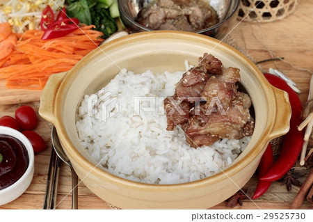 Making Bibimbap korean food delicious. Making Bibimbap korean food delicious. 29525730