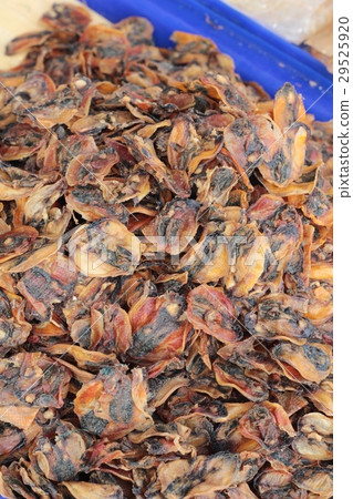 dried fish for cooking in the market. 29525920