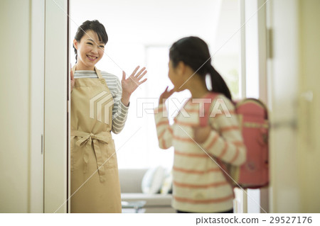 母親和女兒 29527176