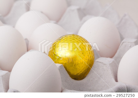 Egg and Gold golf ball Egg and Gold golf ball 29527250