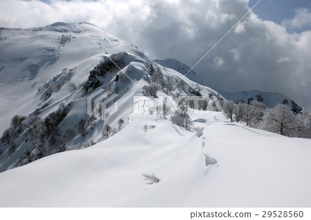 Hakkaisan of the new snow 29528560