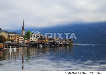 View of the Hallstatt from lake Hallstater See 29530670