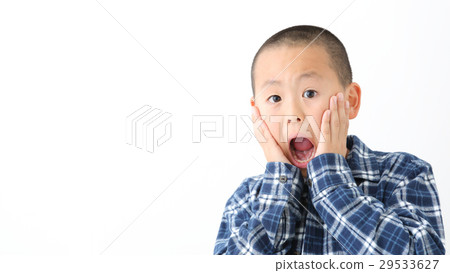  驚訝的男孩 29533627