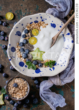Yogurt smoothie bowl 29536139