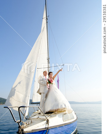 newly married couple 29538381