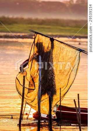 Siluate fishermen in action when fishing Siluate fishermen in action when fishing 29539154