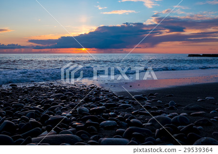 Sea wave hit the rock at sunset Sea wave hit the rock at sunset 29539364