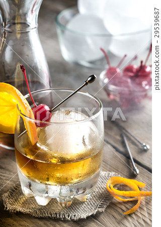 Old Fashioned Cocktails 29539687