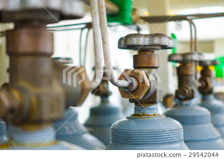 Head and valve of Nitrogen cylinder rack 29542044