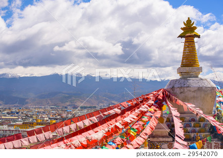 Boudhanath Stupa with hundreds of Pigeons Boudhanath Stupa with hundreds of Pigeons 29542070