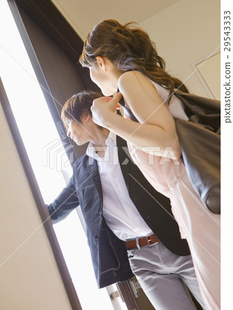 一對夫婦外出 一對夫婦外出 29543333
