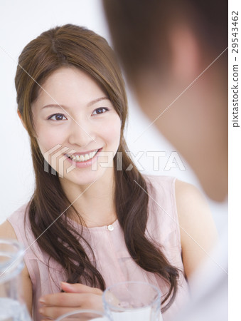 A woman with a smile 29543462