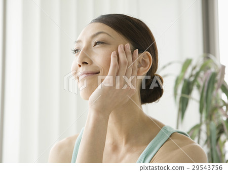 面對關懷的女性 面對關懷的女性 29543756
