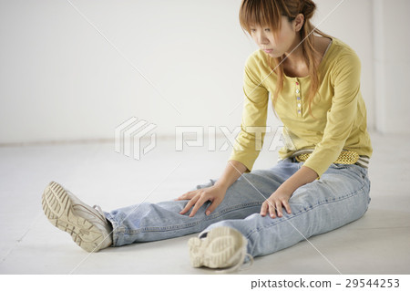 young woman      29544253