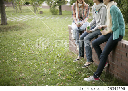 一個談話 29544296