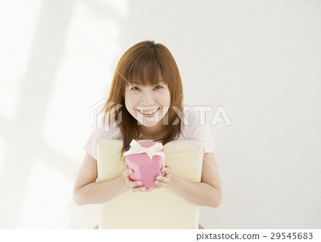 有禮物的女人 有禮物的女人 29545683