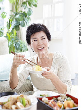 Senior woman eating sushi 29546371